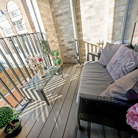 Greenwich Apartment With A River View & Balcony Near The 02 Arena & North Greenwich With Free Wifi & Fast Links Into Central ロンドン エクステリア 写真