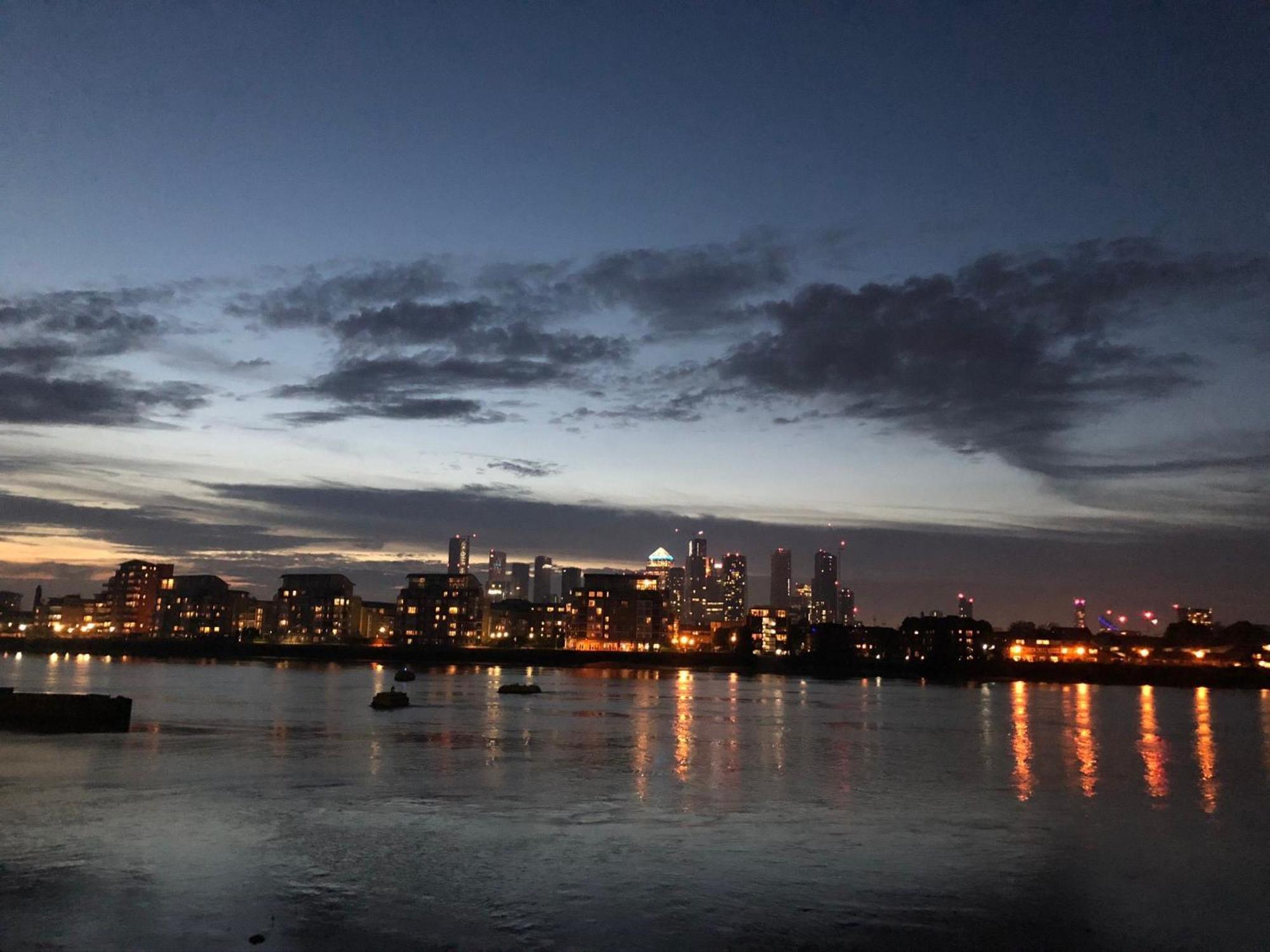 Greenwich Apartment With A River View & Balcony Near The 02 Arena & North Greenwich With Free Wifi & Fast Links Into Central ロンドン エクステリア 写真