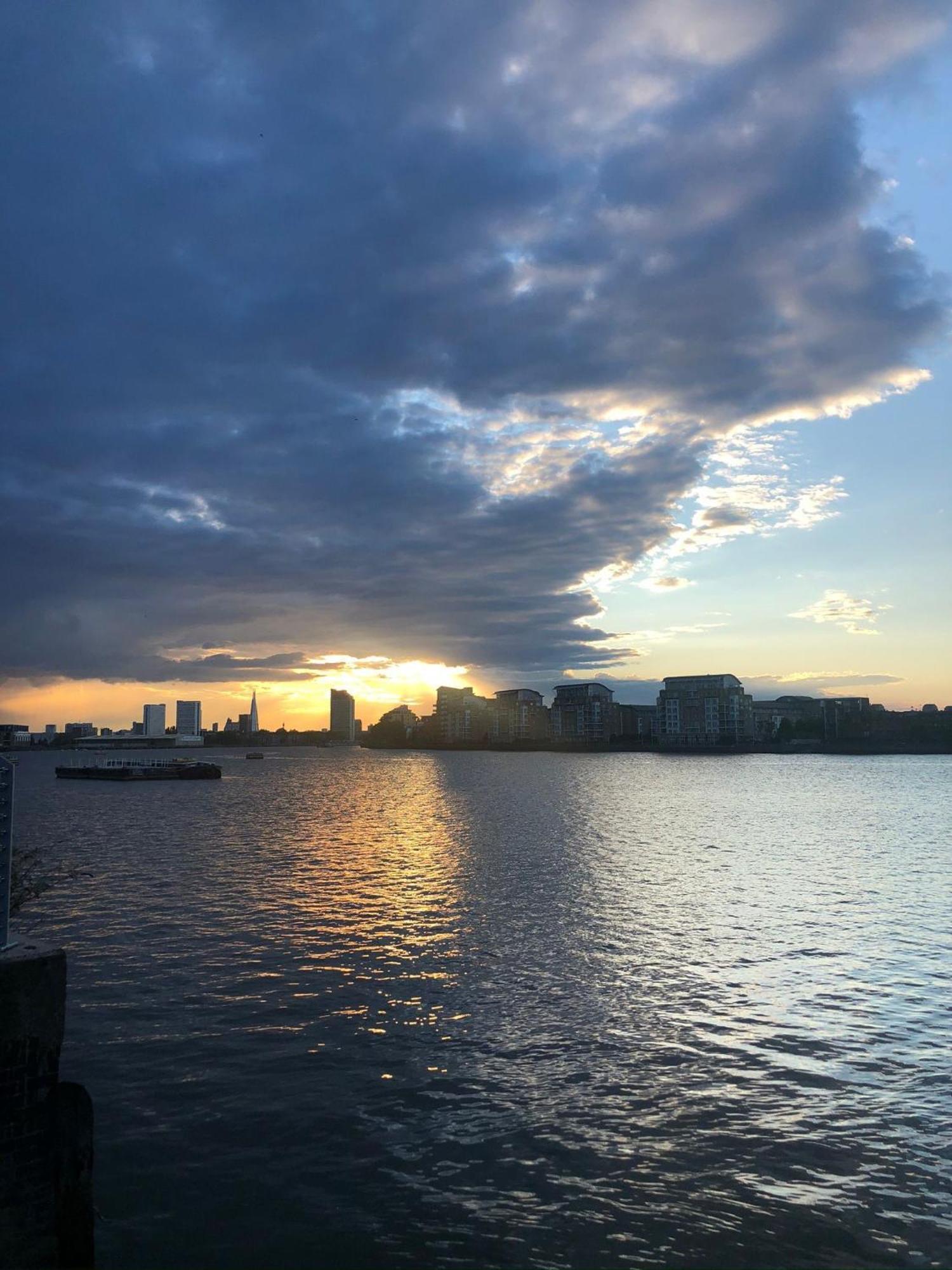 Greenwich Apartment With A River View & Balcony Near The 02 Arena & North Greenwich With Free Wifi & Fast Links Into Central ロンドン エクステリア 写真