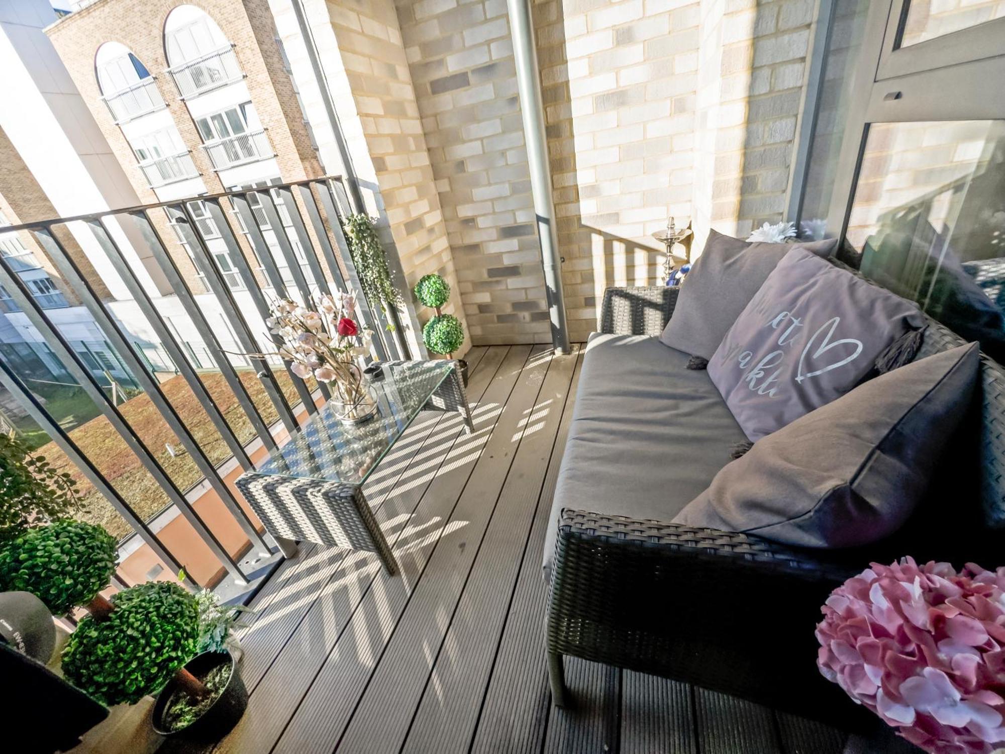 Greenwich Apartment With A River View & Balcony Near The 02 Arena & North Greenwich With Free Wifi & Fast Links Into Central ロンドン エクステリア 写真